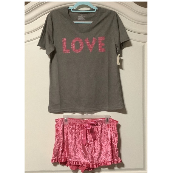 Bobbie Brooks Other - NWT ladies Medium 2 pc short pj set, gray love top and velvety pink shorts